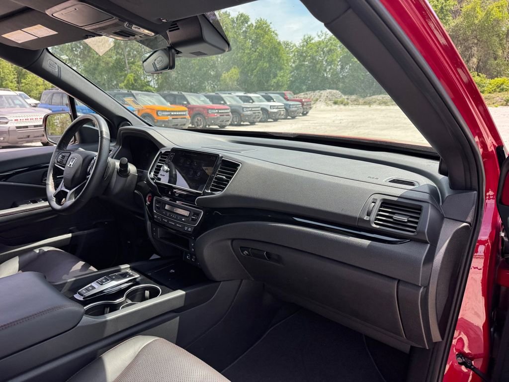 Used 2025 Honda Ridgeline Black Edition image 16