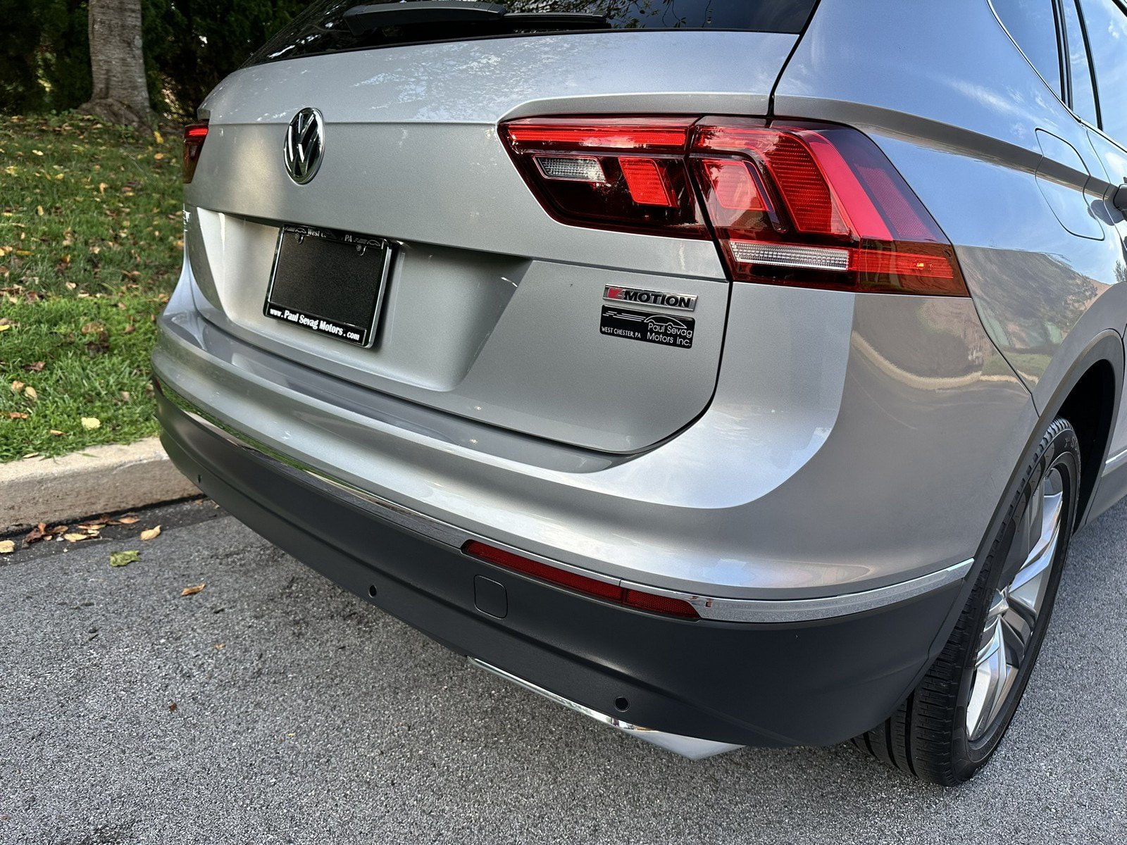 Used 2020 Volkswagen Tiguan SEL AWD/4WD image 53