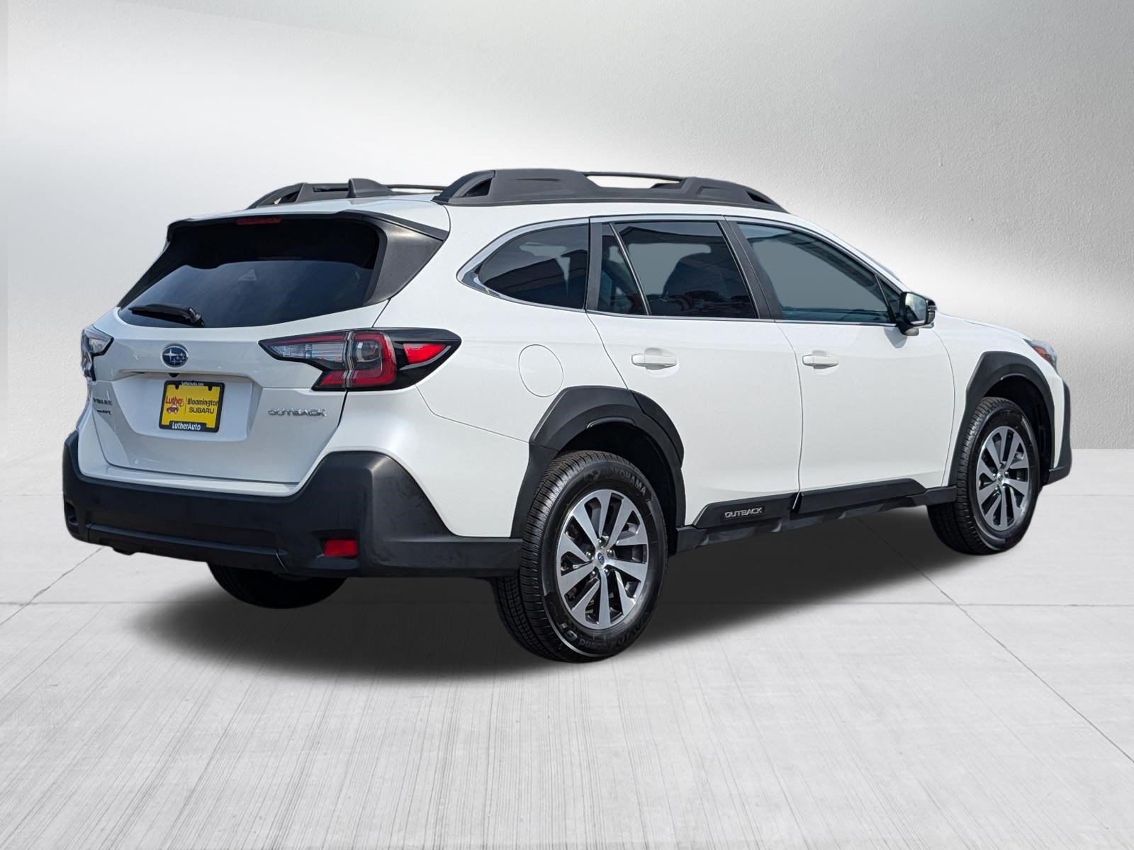 Used 2025 Subaru Outback Premium AWD/4WD image 3