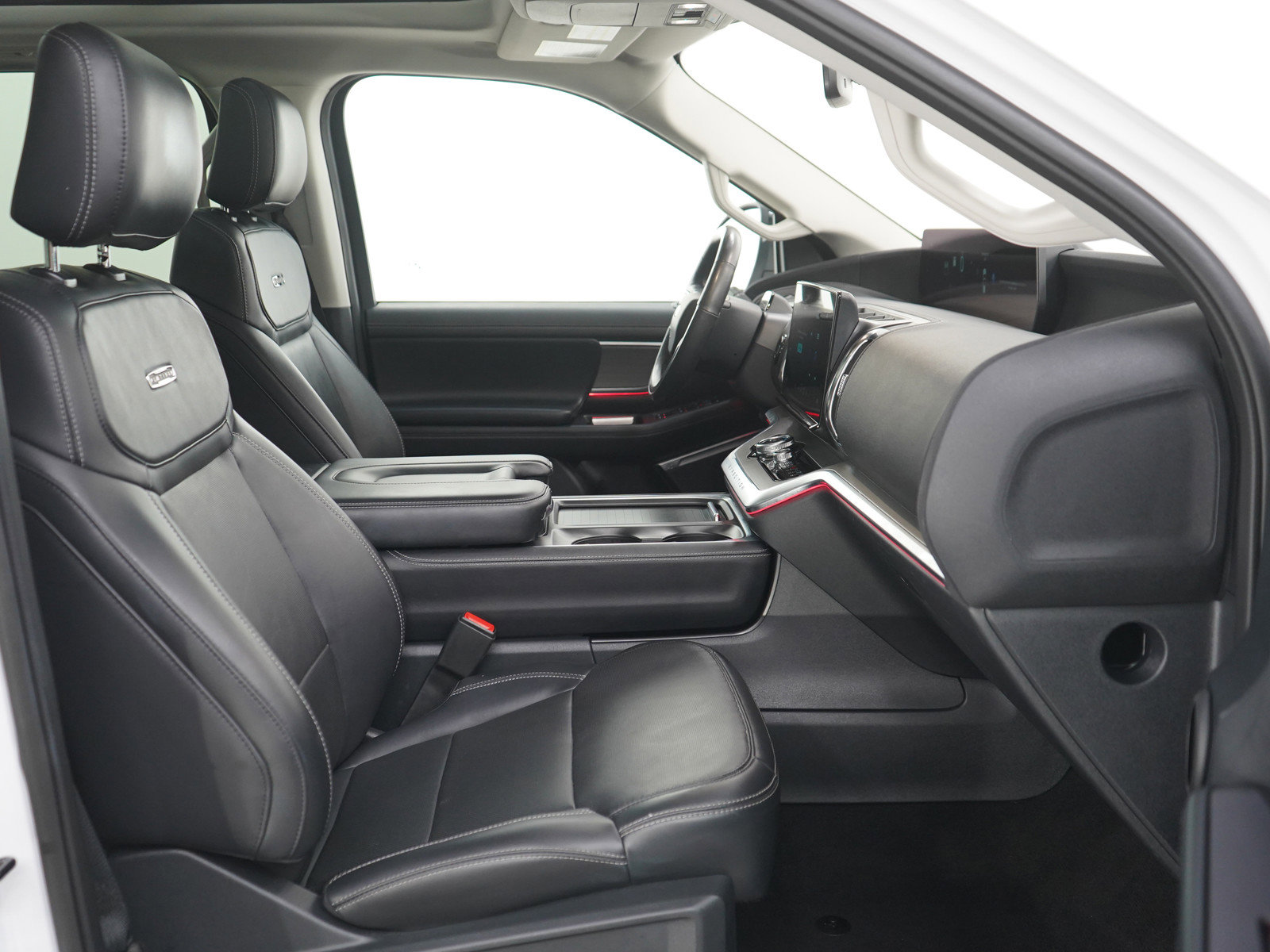 Used 2025 Ford Expedition Max Platinum AWD/4WD image 11