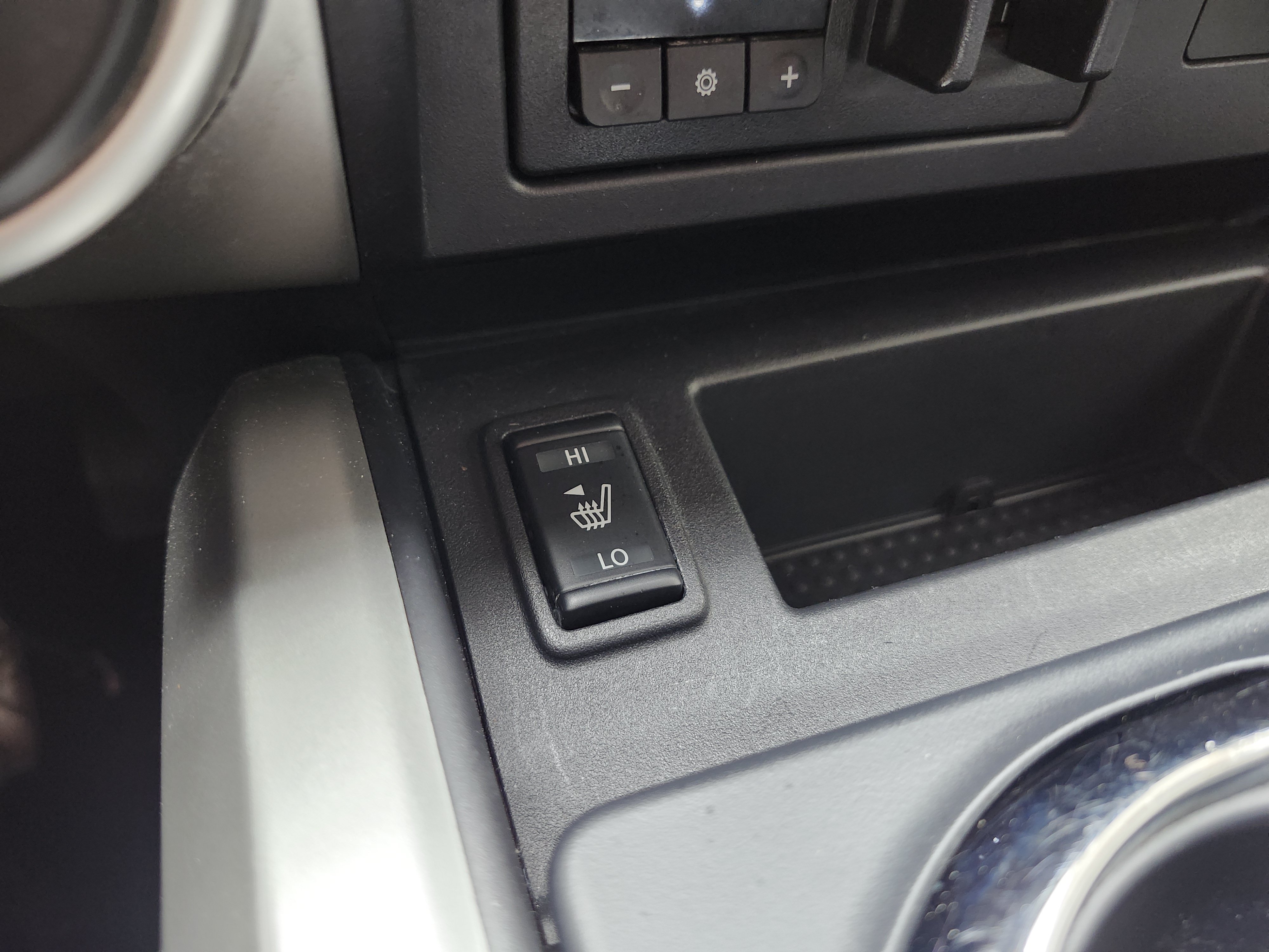 Used 2021 Nissan Titan SL w/ Moonroof Package AWD/4WD image 14