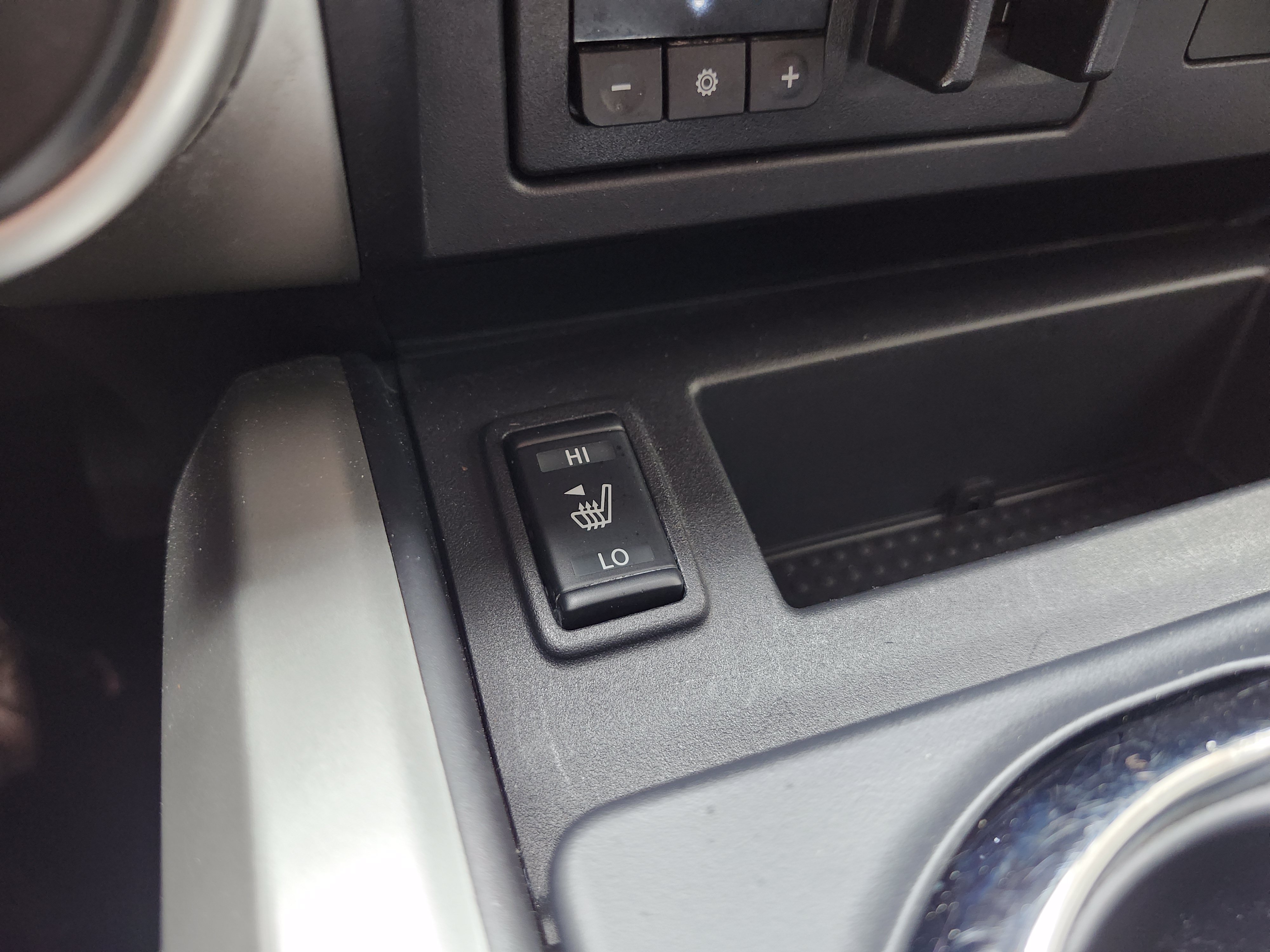 Used 2021 Nissan Titan SL w/ Moonroof Package AWD/4WD image 14