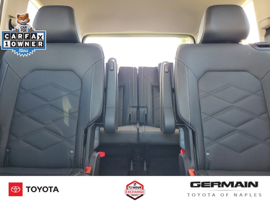 Used 2024 Volkswagen Atlas SE w/ Black Wheel Package FWD image 32