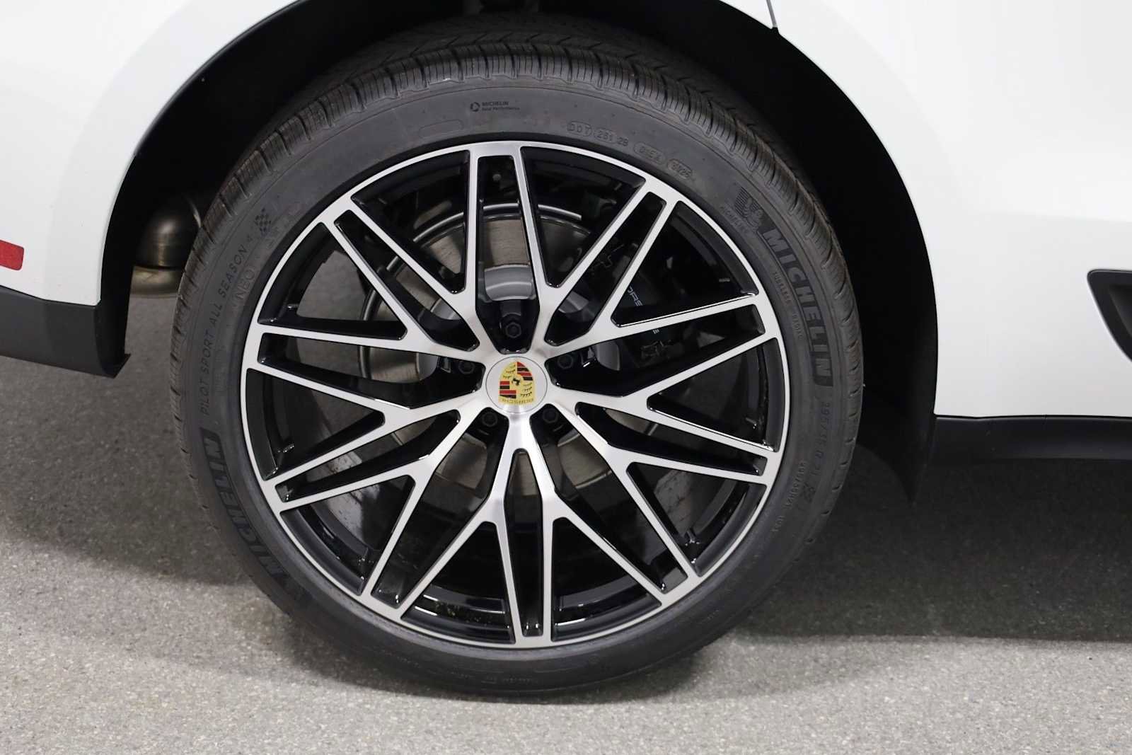 New 2026 Porsche Macan image 38