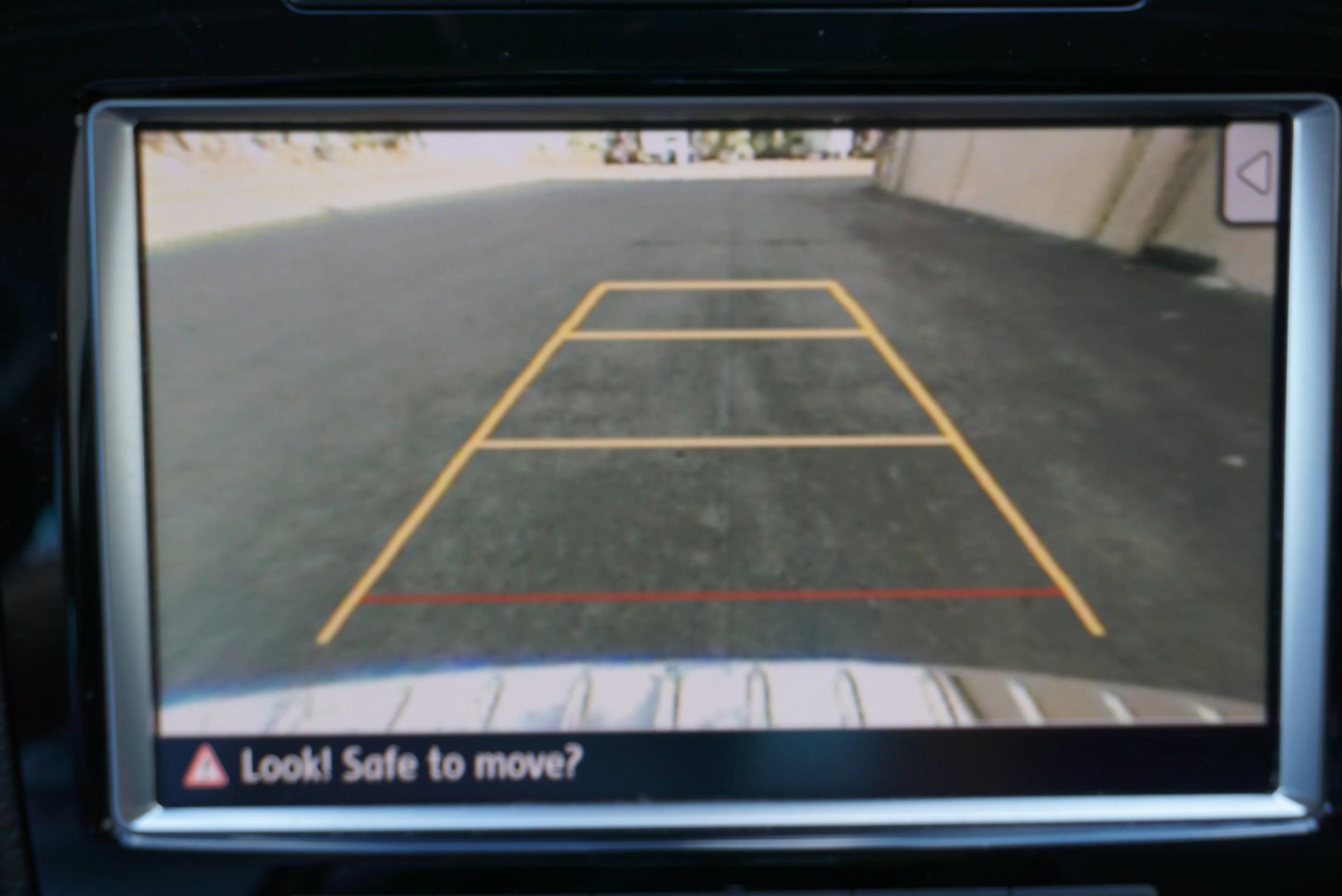 Used 2014 Volkswagen Touareg Sport image 28