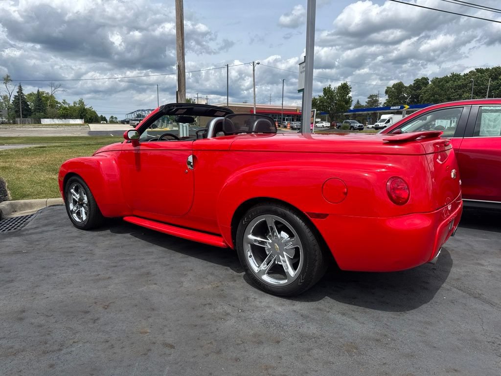 Used 2004 Chevrolet SSR w/ Preferred Equipment Group RWD image 2