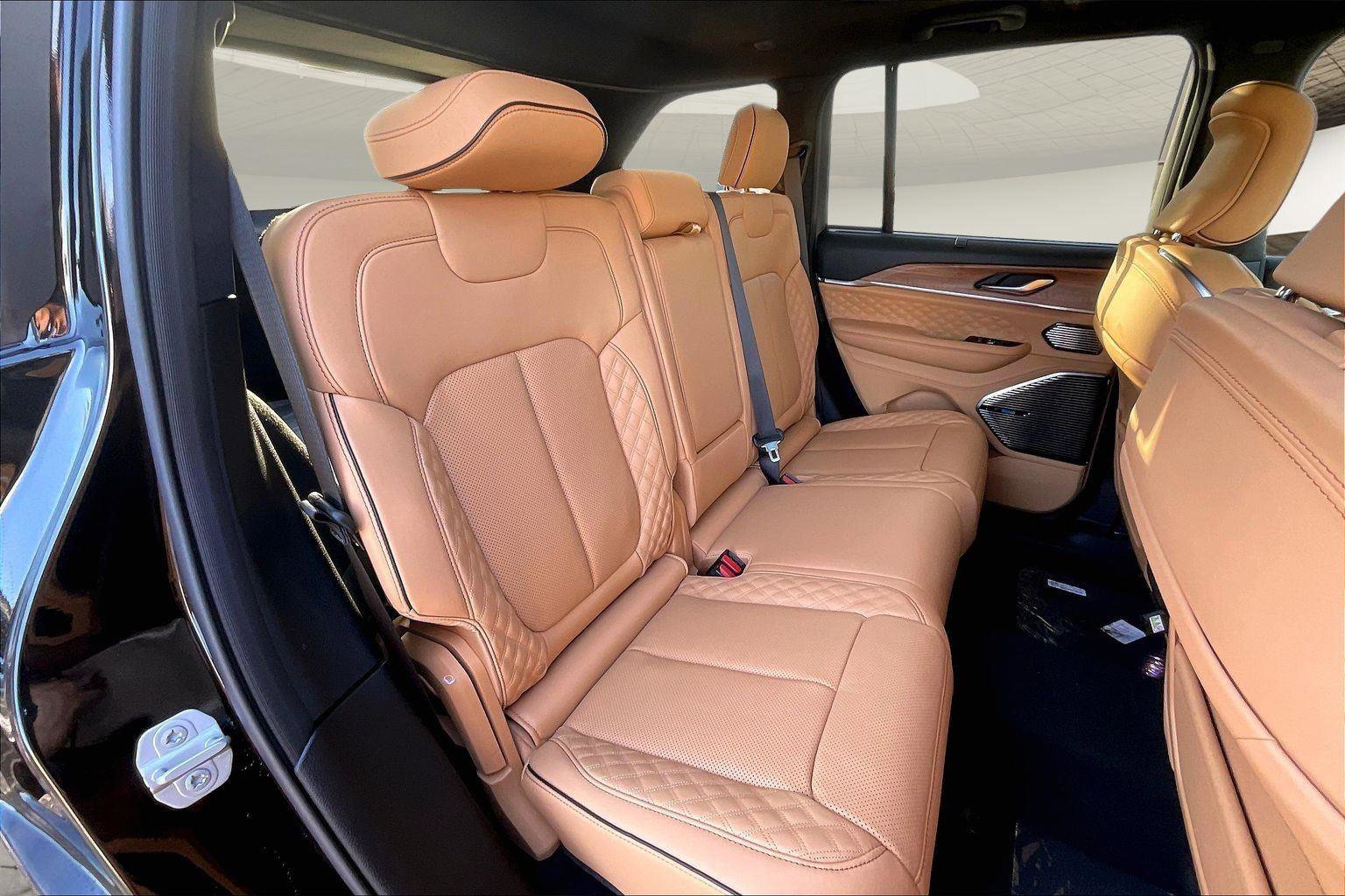 New 2025 Jeep Grand Cherokee Summit image 10