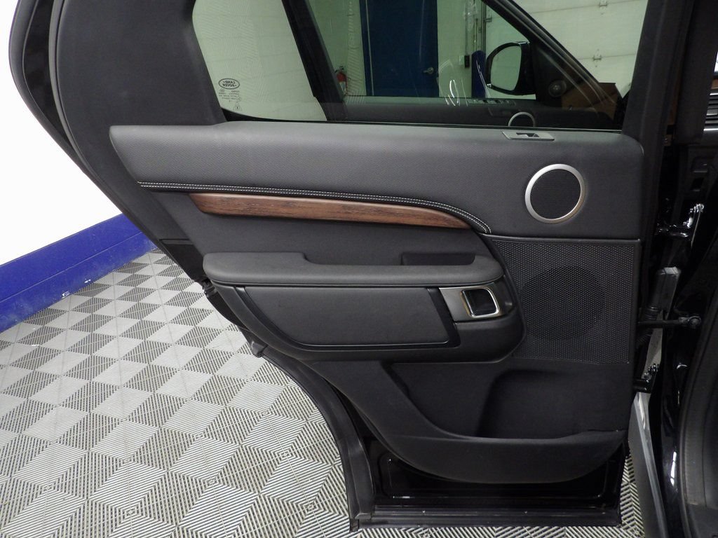 Used 2024 Land Rover Discovery Dynamic SE AWD/4WD image 44