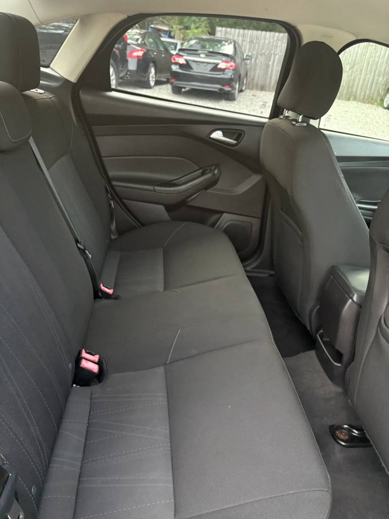 Used 2015 Ford Focus SE w/ SE Sport Package FWD image 24