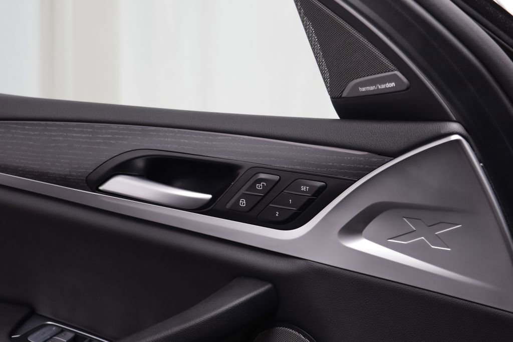 Certified 2024 BMW X4 xDrive30i w/ Premium Package image 7