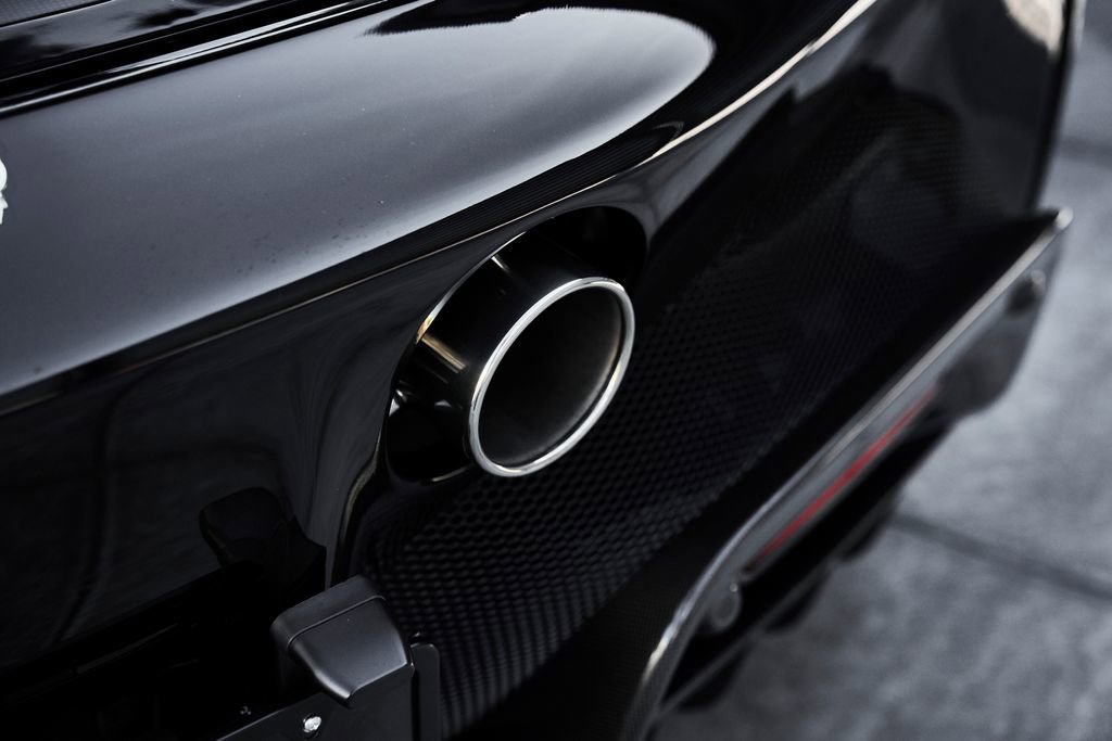 Used 2024 Ferrari SF90 Spider image 15