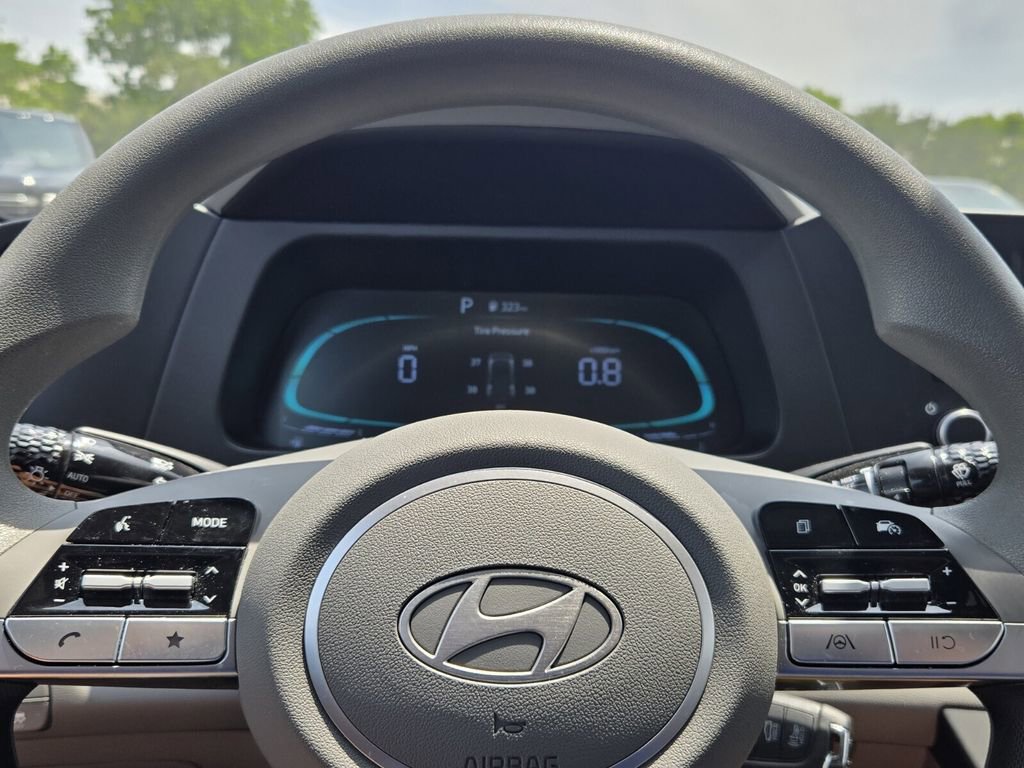 Certified 2025 Hyundai Elantra SE FWD image 21