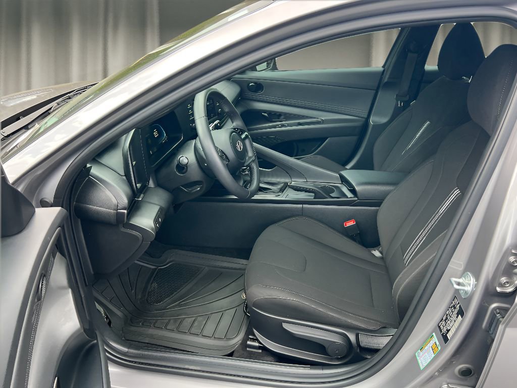 Used 2025 Hyundai Elantra Sport image 10