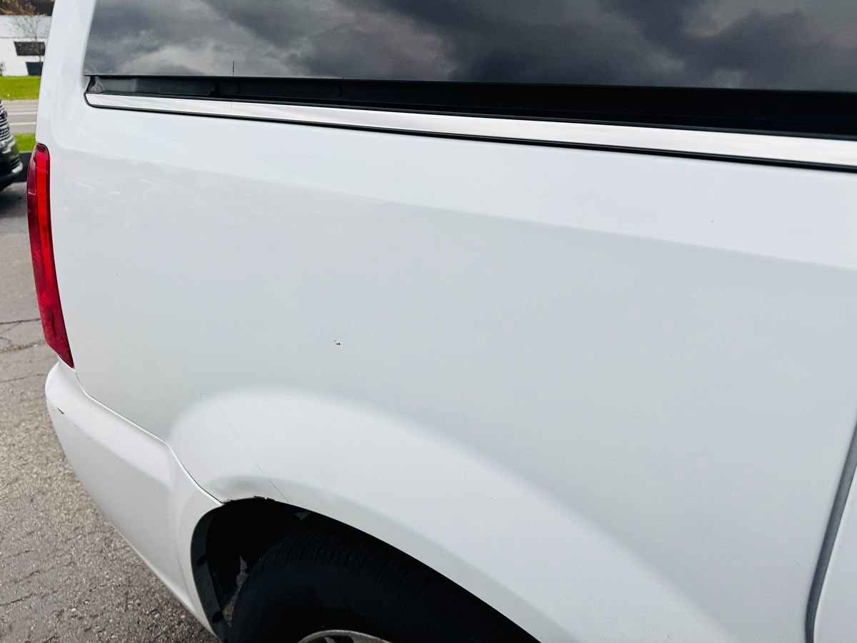 Used 2016 Chrysler Town & Country Touring FWD image 3