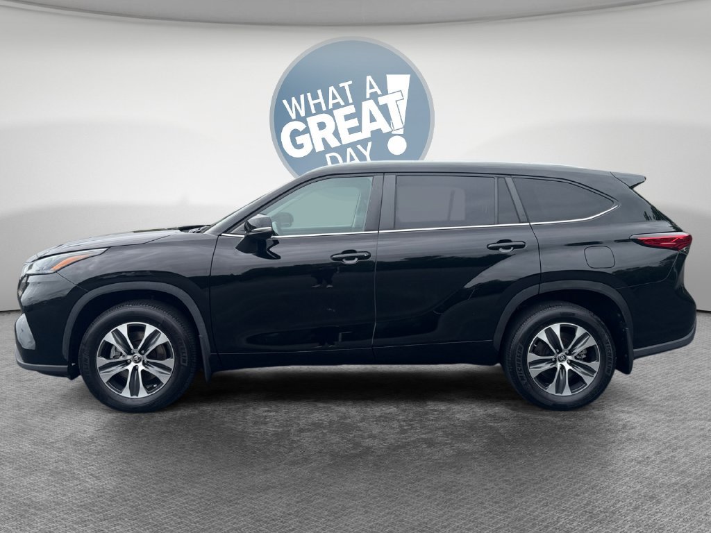 Used 2023 Toyota Highlander XLE AWD/4WD image 7