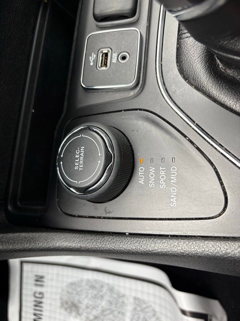 Used 2019 Jeep Cherokee Latitude w/ Popular Appearance Group image 35