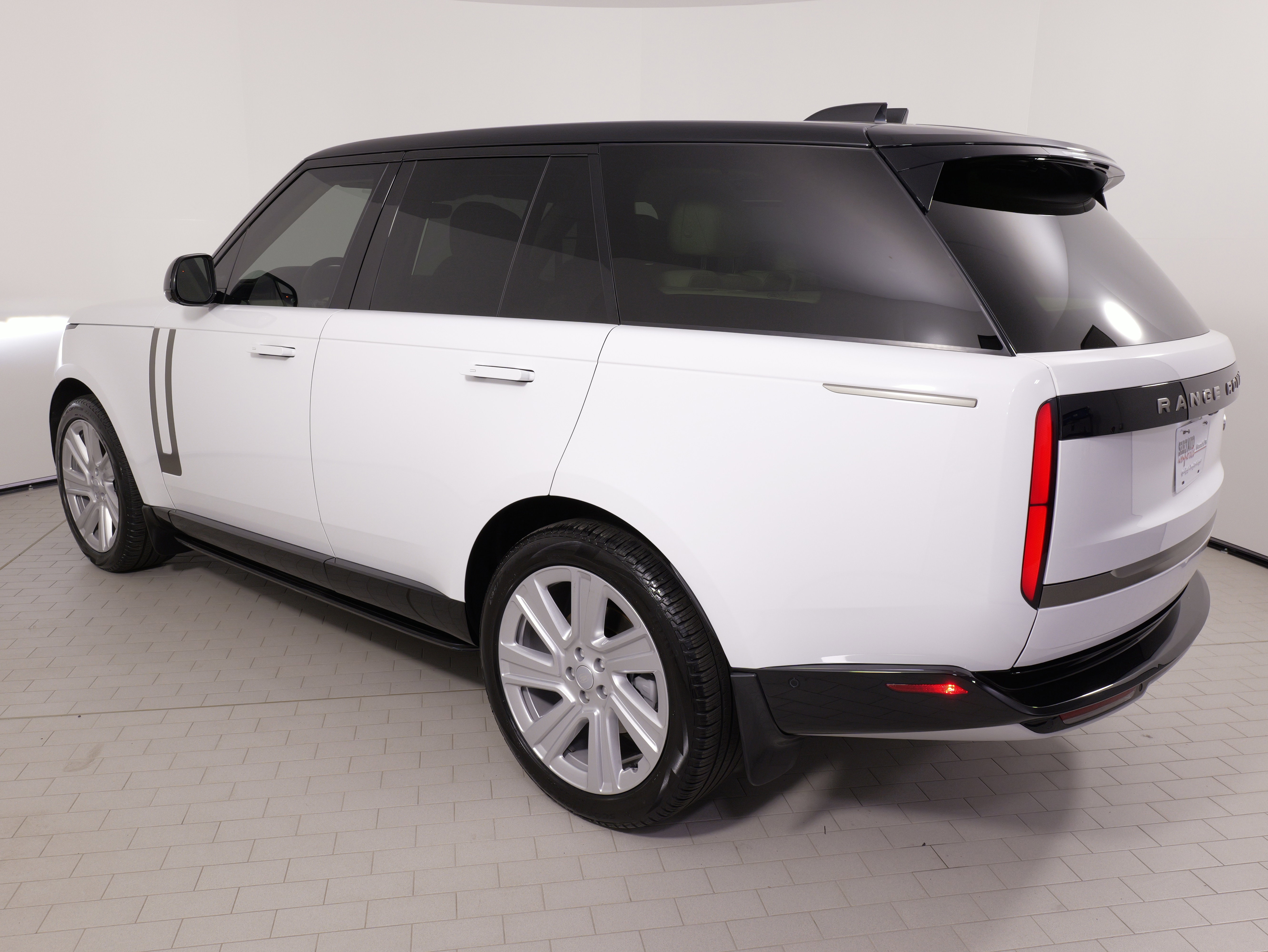 Used 2023 Land Rover Range Rover SE image 15