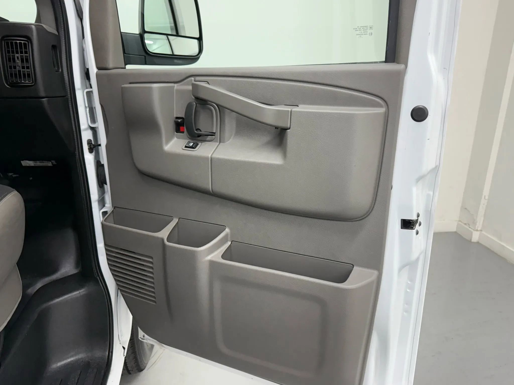 Used 2021 Chevrolet Express 2500 w/ Driver Convenience Package image 21