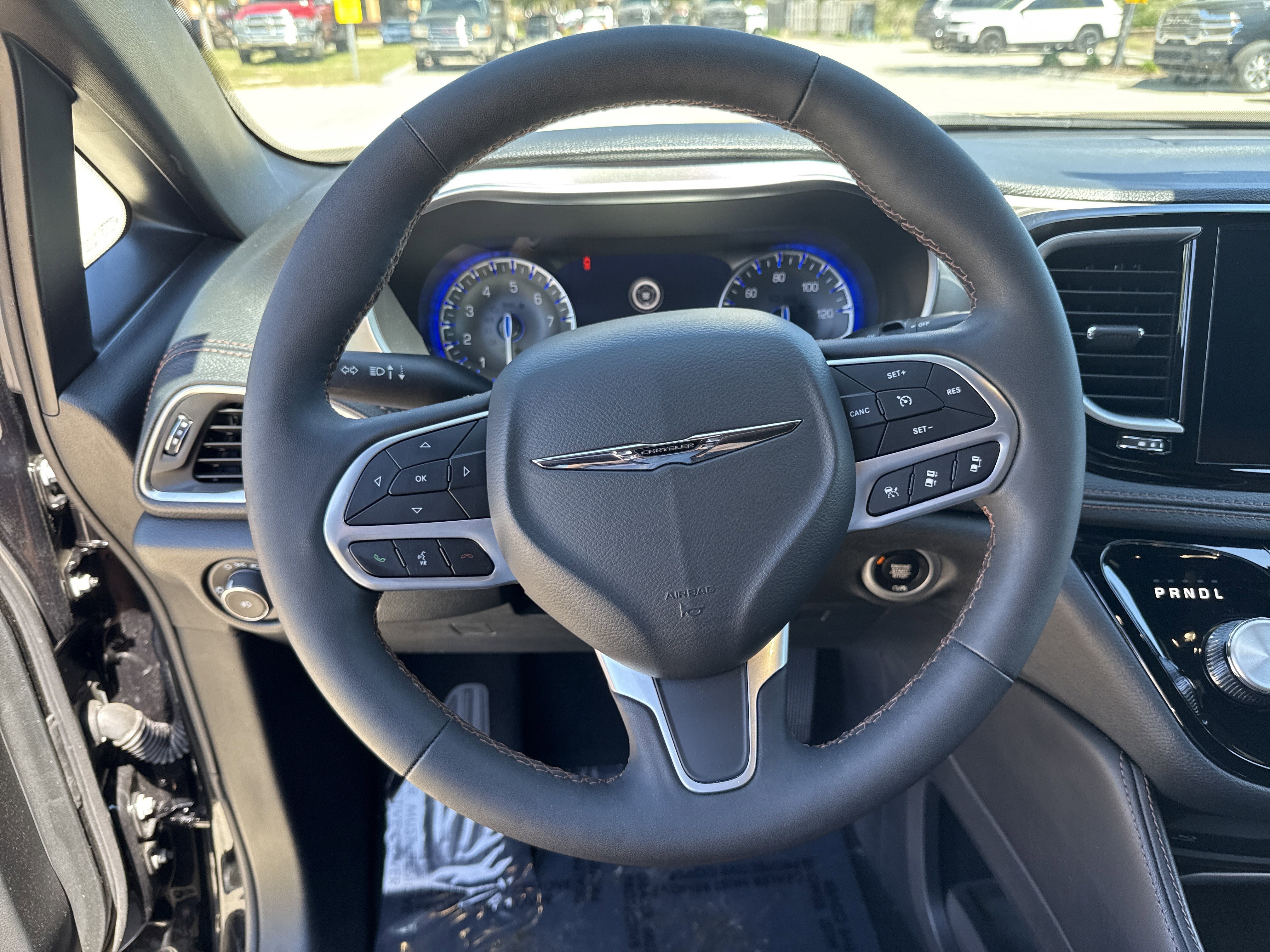 Used 2024 Chrysler Pacifica Pinnacle FWD image 18