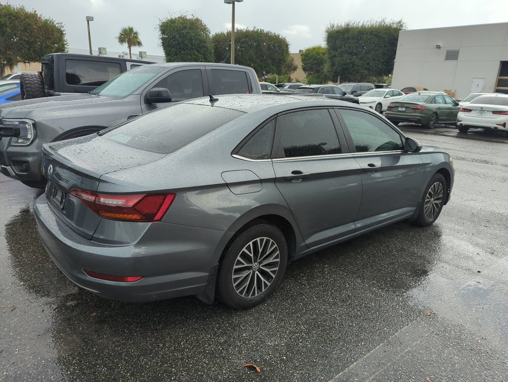 Used 2019 Volkswagen Jetta SE w/ Cold Weather Package FWD image 2