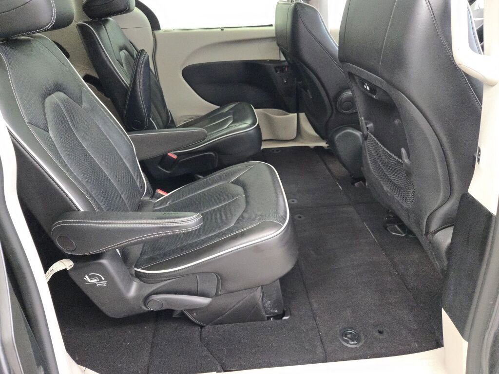 Used 2022 Chrysler Pacifica Limited FWD image 8