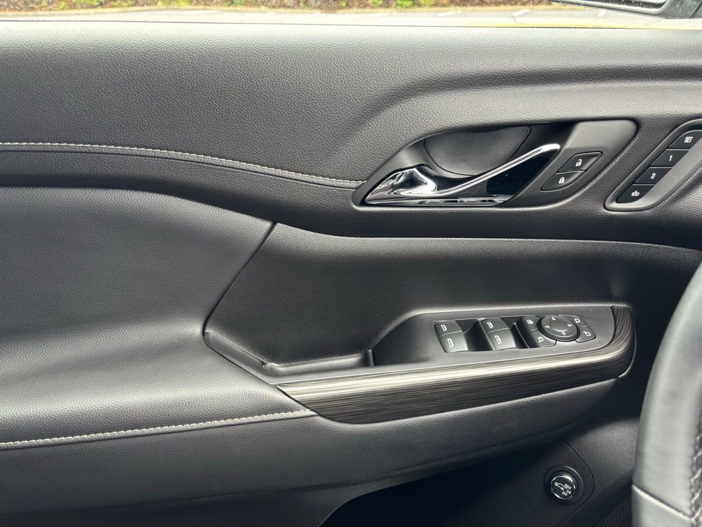 Used 2023 GMC Acadia SLT w/ Technology Package image 31