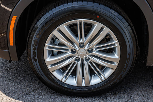 New 2025 Mitsubishi Outlander ES image 9