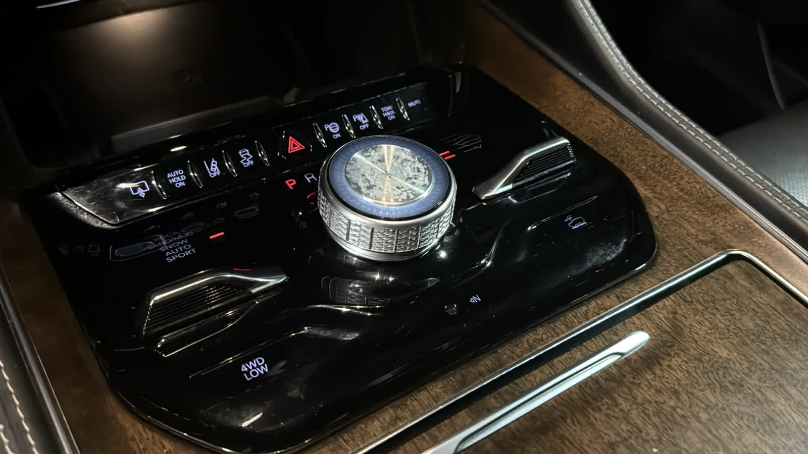 Used 2022 Jeep Grand Wagoneer Series II AWD/4WD image 17