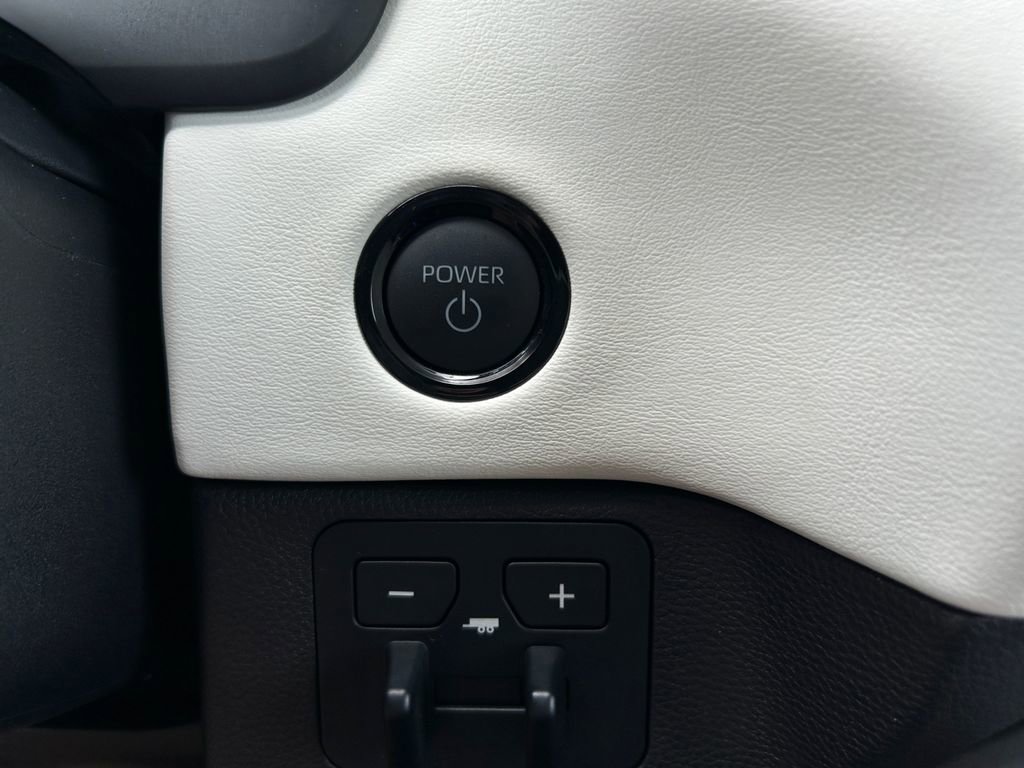 Used 2025 Toyota Sequoia Capstone image 37