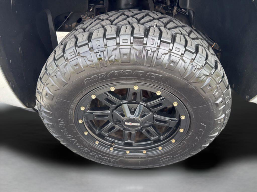 Used 2010 GMC Yukon Denali RWD image 32