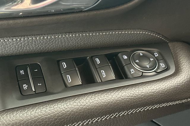 Used 2021 GMC Yukon Denali w/ Denali Premium Package image 13