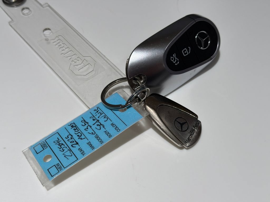 Used 2025 Mercedes-Benz E 350 4MATIC Sedan image 35