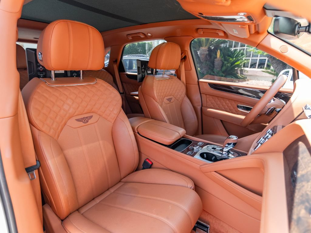 Used 2022 Bentley Bentayga AWD/4WD image 25