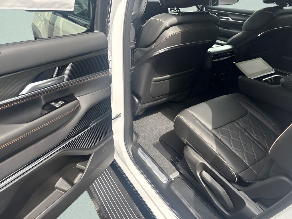 New 2026 Jeep Grand Wagoneer L Summit AWD/4WD image 13