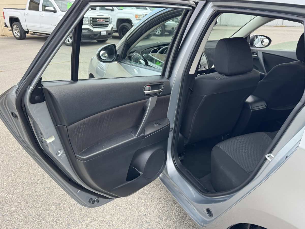 Used 2013 MAZDA MAZDA3 i Touring image 19