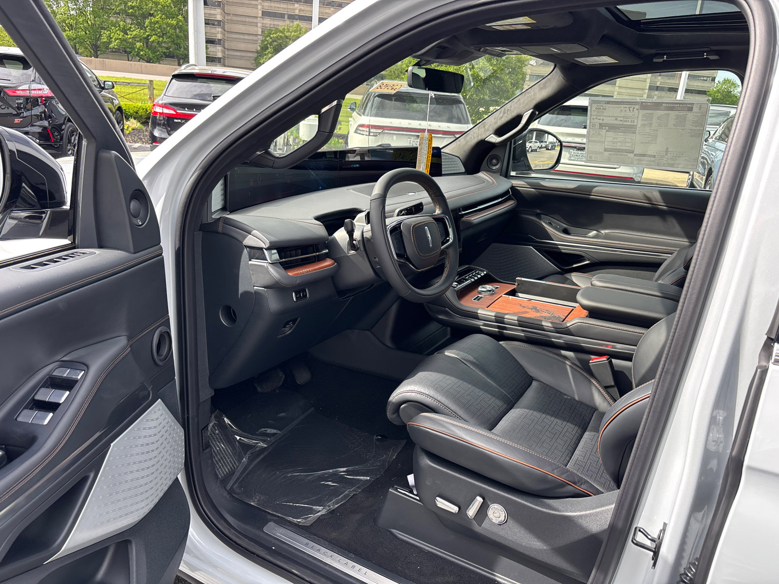 New 2025 Lincoln Navigator L Black Label image 24