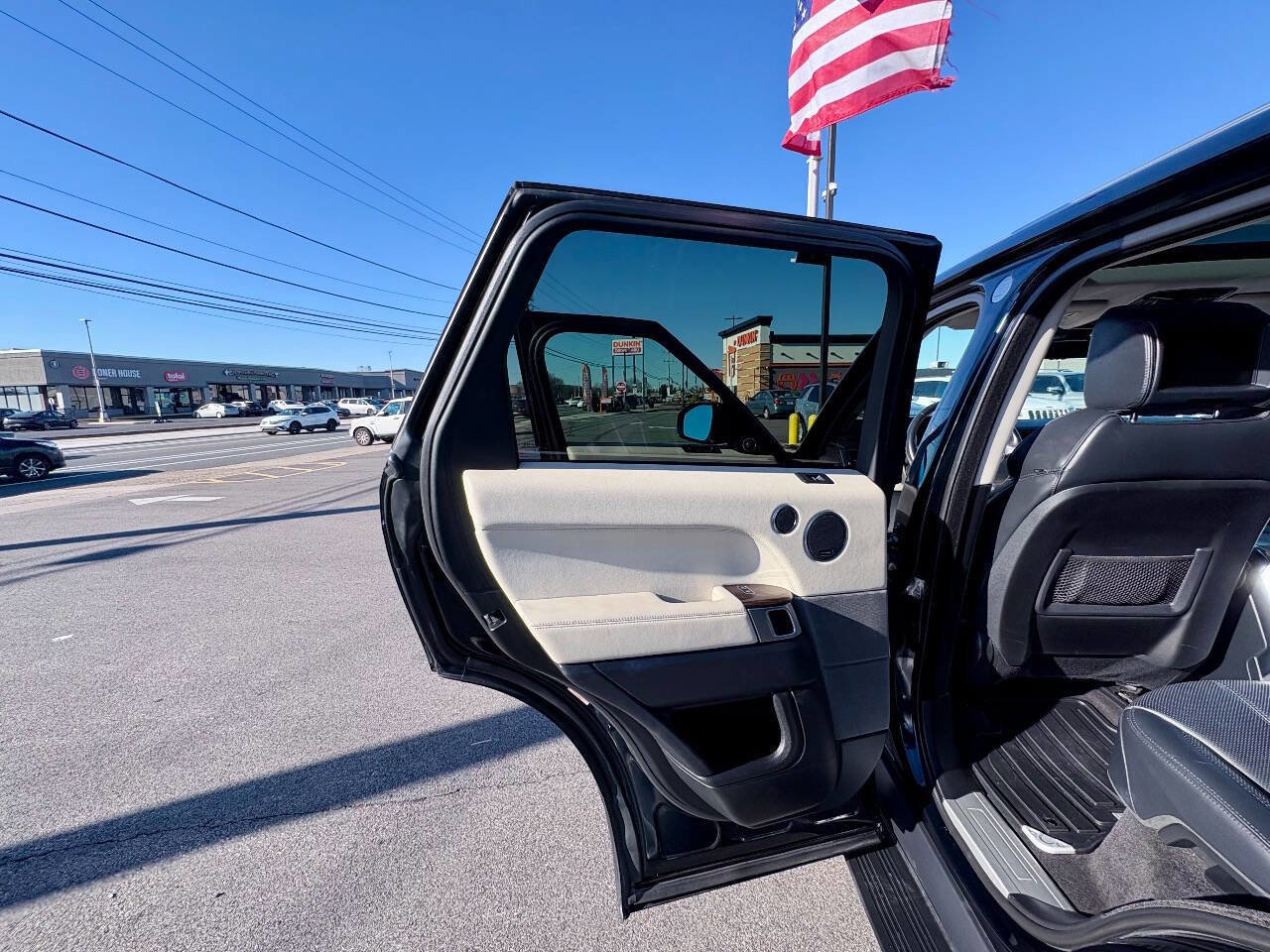 Used 2014 Land Rover Range Rover Sport HSE image 28