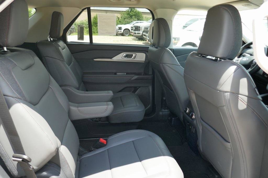 New 2025 Ford Explorer Active w/ Active Comfort Package image 13