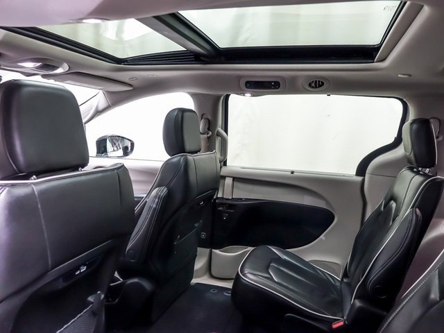 Used 2023 Chrysler Pacifica Limited image 12