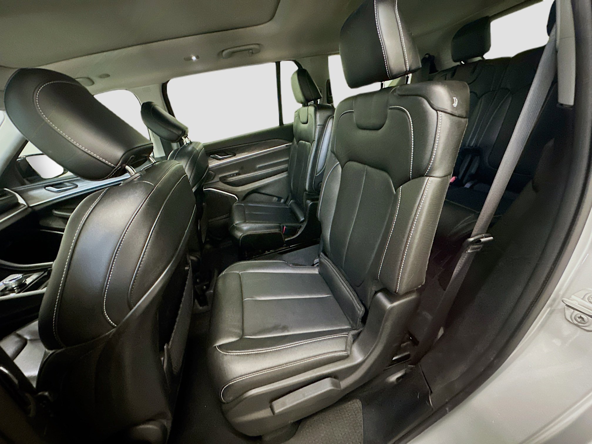 Used 2023 Jeep Grand Cherokee L Limited w/ Black Appearance Package image 30