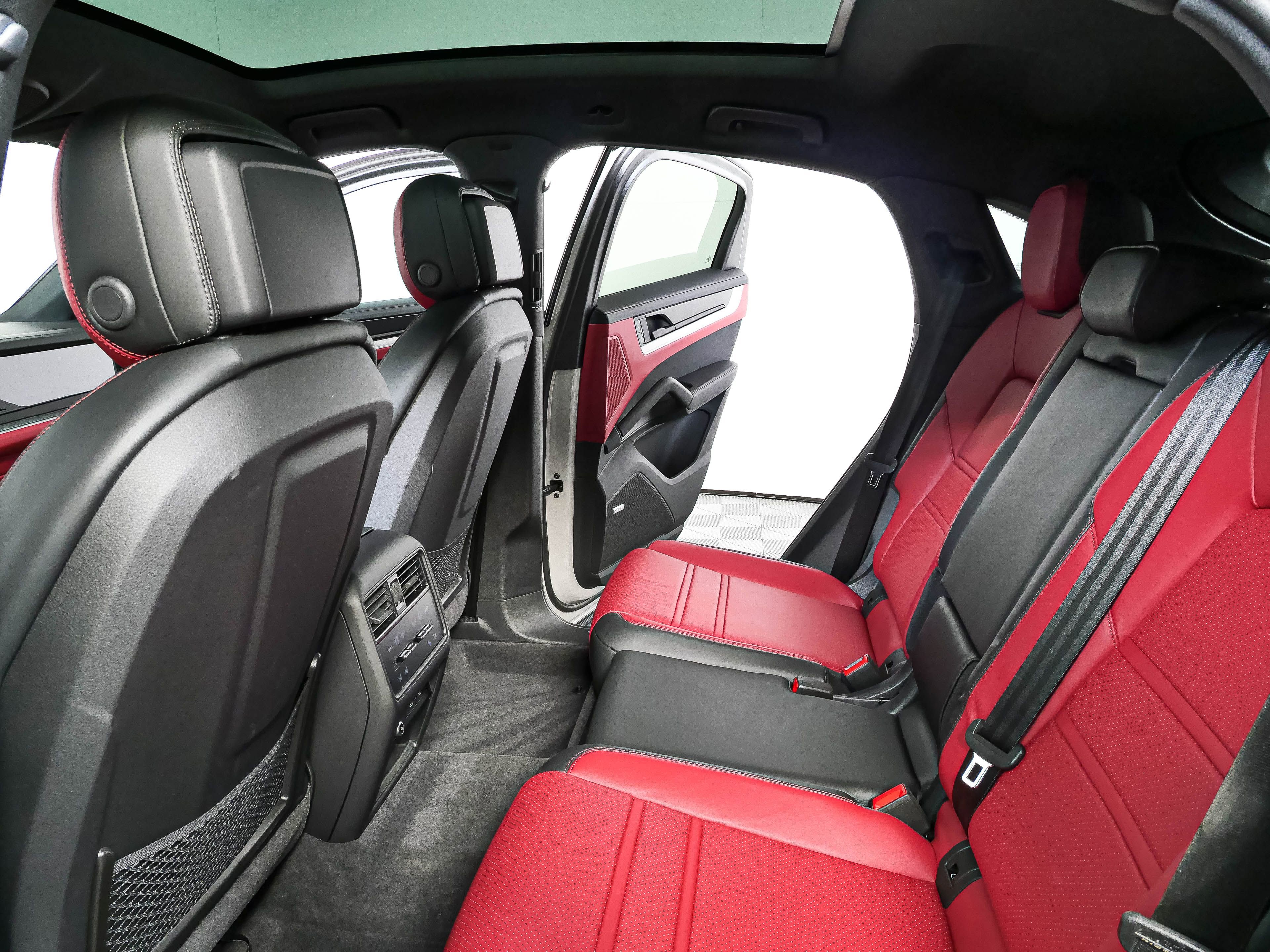 Certified 2026 Porsche Cayenne E-Hybrid Coupe AWD/4WD image 22