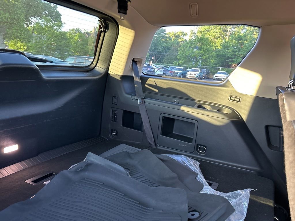 Used 2023 Ford Expedition XLT AWD/4WD image 14