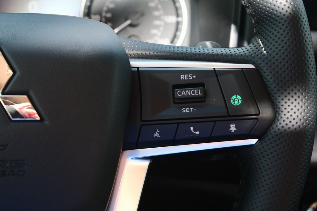 New 2026 Mitsubishi Outlander SE image 15