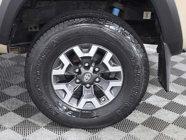 Certified 2020 Toyota Tacoma TRD Off-Road AWD/4WD image 16