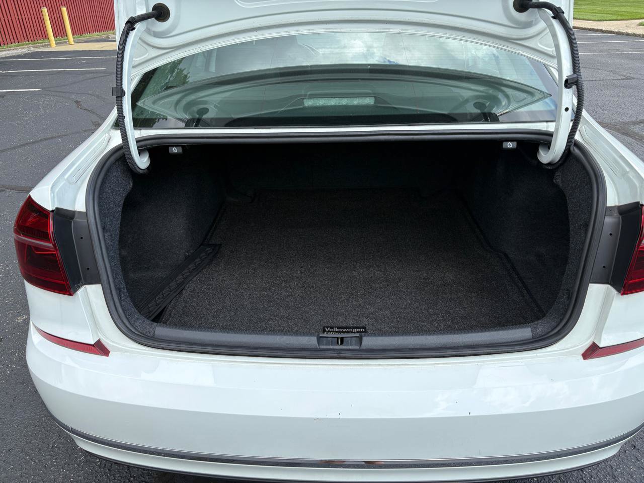Used 2019 Volkswagen Passat 2.0T Wolfsburg FWD image 10