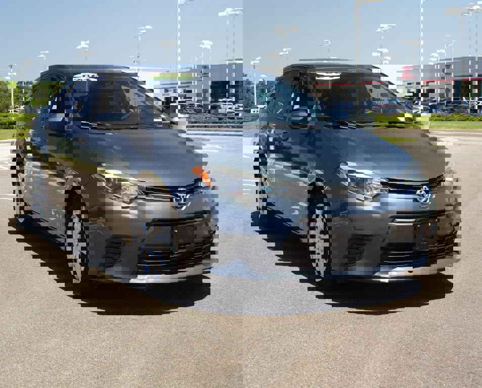 Used 2016 Toyota Corolla LE FWD image 2