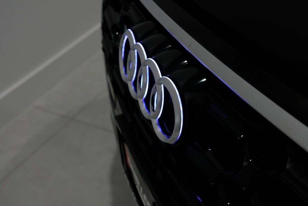 Used 2024 Audi Q5 e Prestige w/ Prestige Package image 32