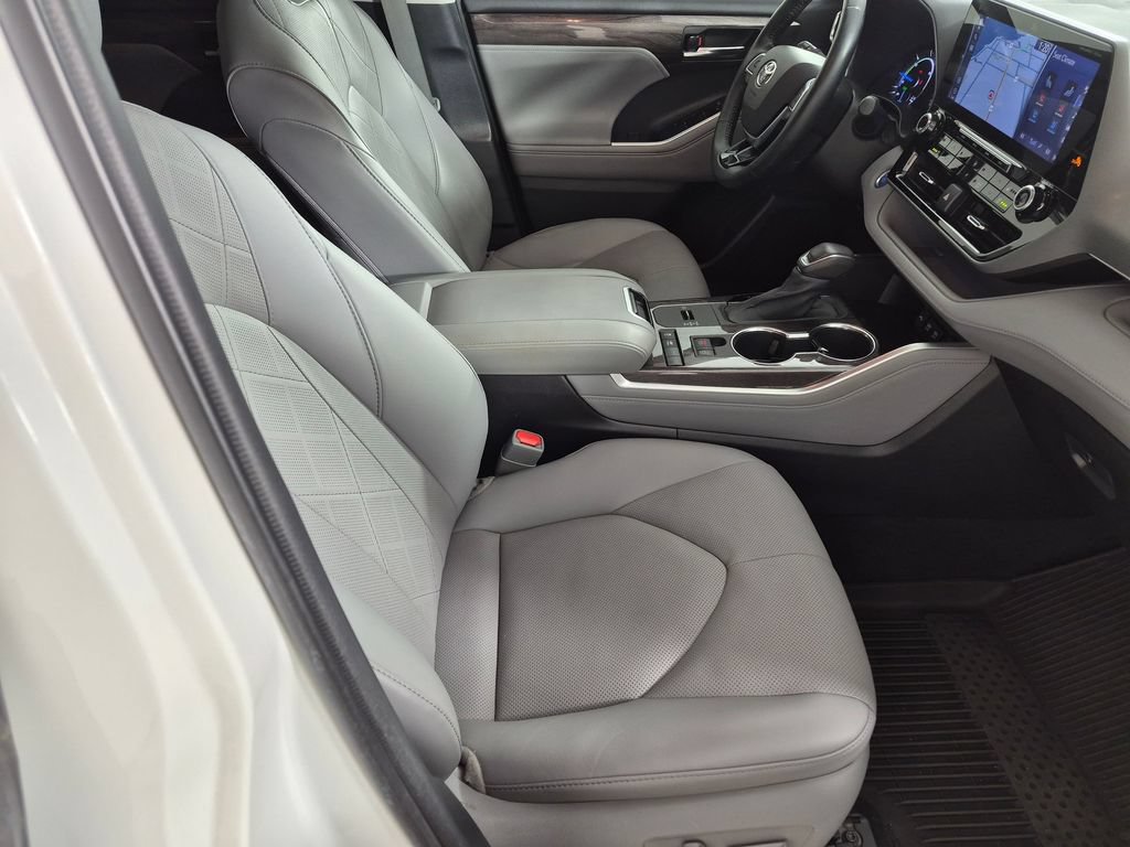 Used 2021 Toyota Highlander Platinum FWD image 29