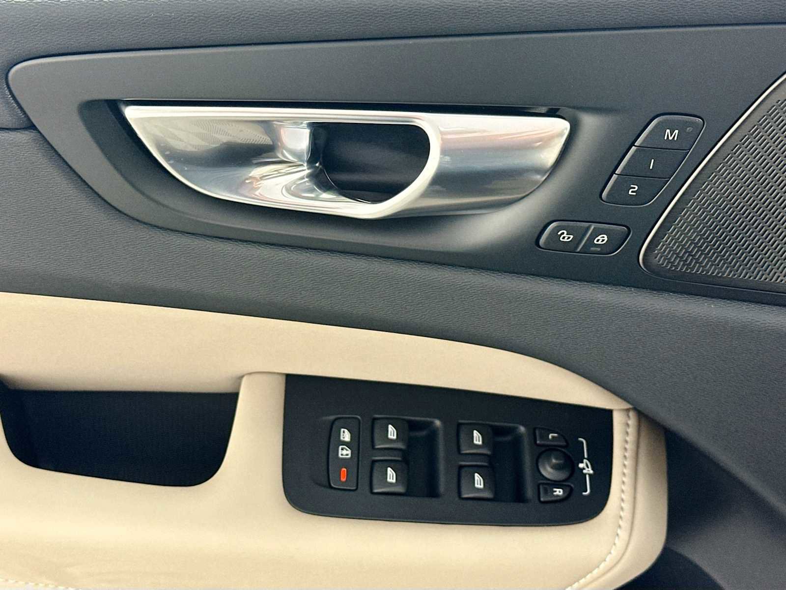 New 2026 Volvo XC60 B5 Plus w/ Climate Package image 17