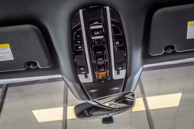 Used 2020 Porsche Panamera image 34